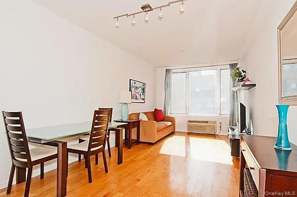 Foto del edificio - 13-11 Jackson Ave