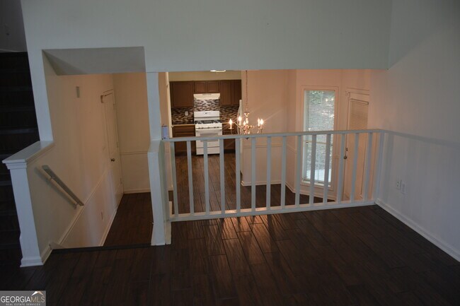 Building Photo - 5887 Mistyview Dr