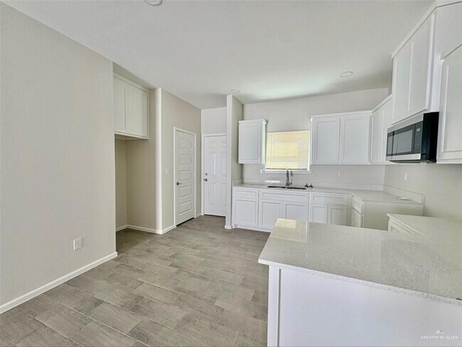 Foto del edificio - 2712 W Harrison Ave