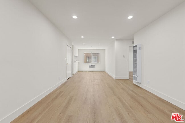 Building Photo - 635 Westmount Dr