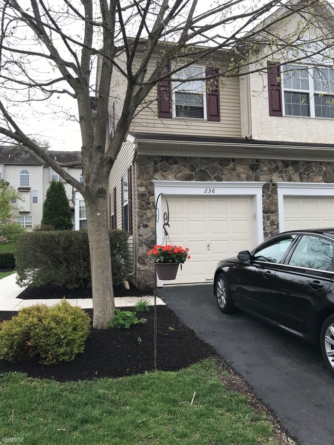Building Photo - 3 br, 2.5 bath Townhome - 236 Tall Pines D...