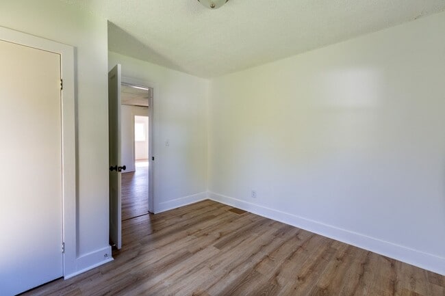 Building Photo - 3 Bedroom Single Family Home!