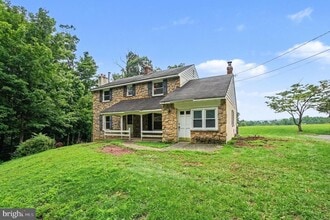 Building Photo - 712 E Pine Ford Rd