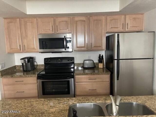 Building Photo - 1920 W Lindner Ave