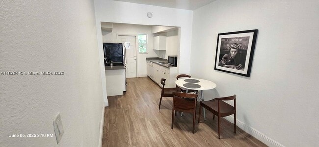 Foto del edificio - 9770 E Bay Harbor Dr