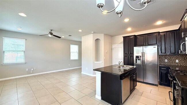 Building Photo - 1001 Zodiac Ln