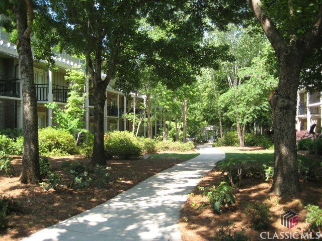 Foto del edificio - 660 Barnett Shoals Rd
