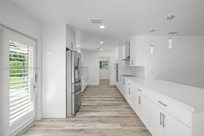 Foto del edificio - 14330 SW 16th St