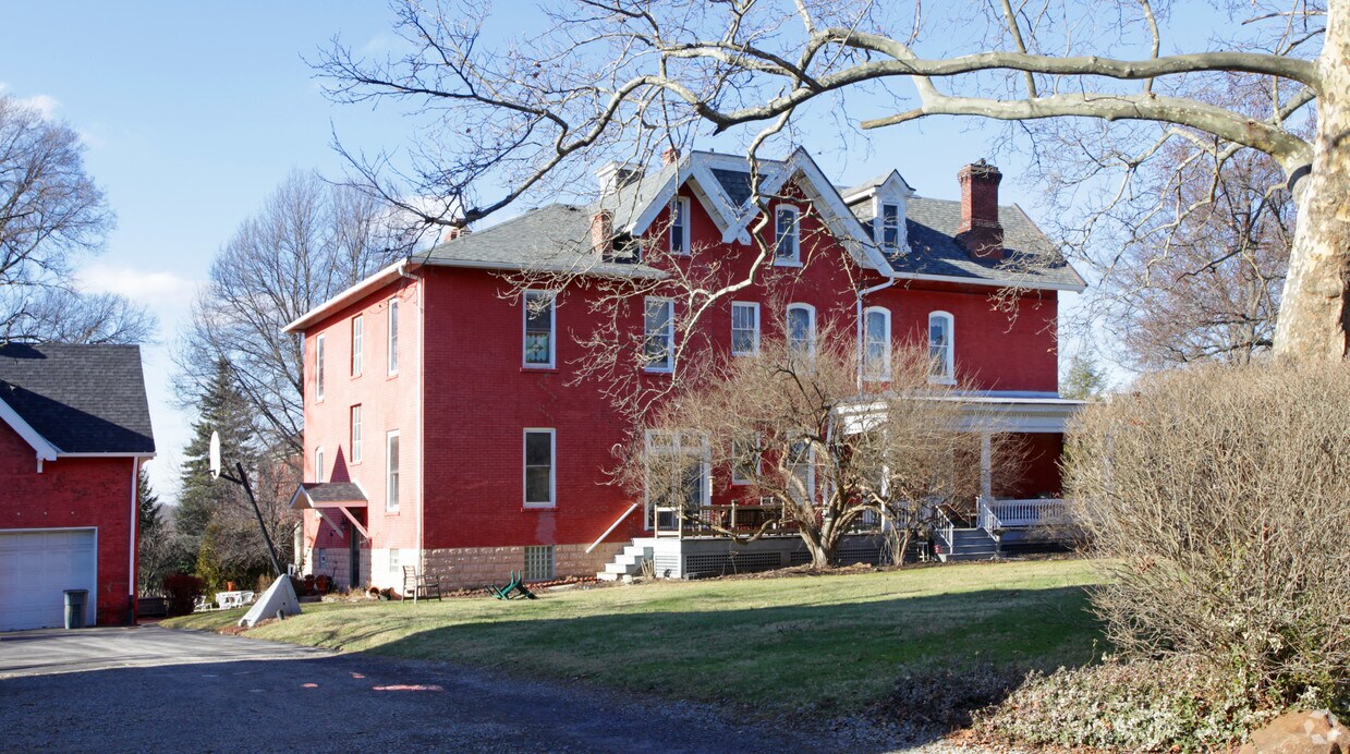 Foto del edificio - 128 Maple Ave