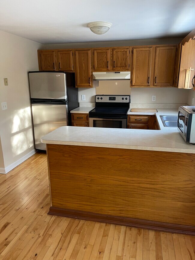 36 Tenney Rd, Sandown, NH 03873 Townhome Rentals in Sandown NH