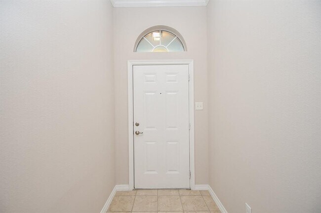 Foto del edificio - 916 Sweet Pine Dr