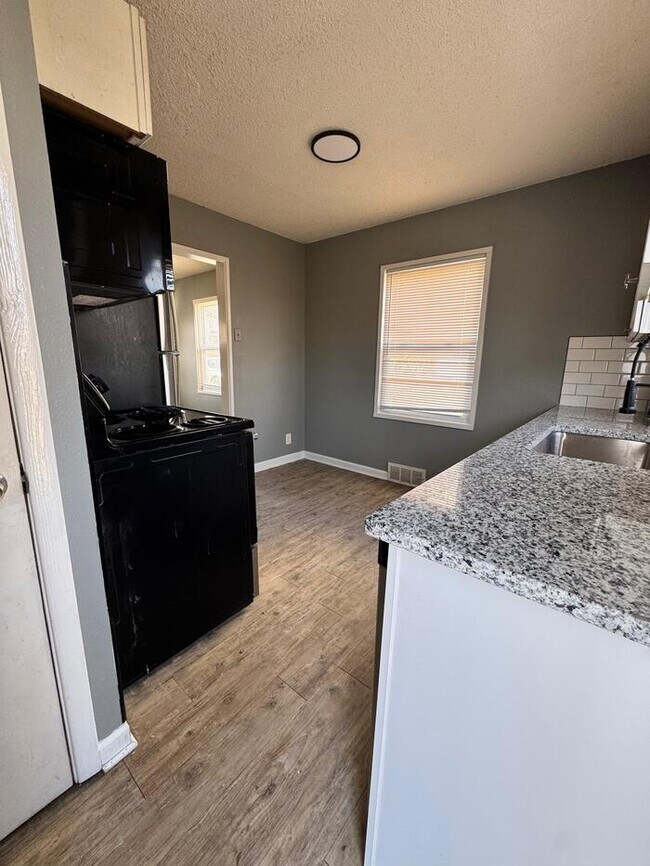 Foto del edificio - Section 8 Welcome All utilities paid 2 bed 1 bath duplex