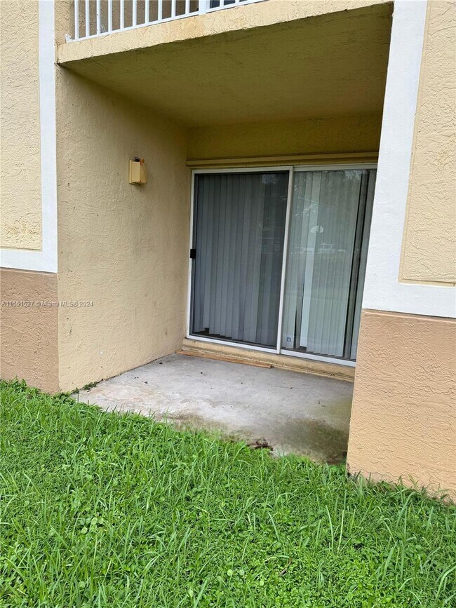 Building Photo - 2600 S University Dr