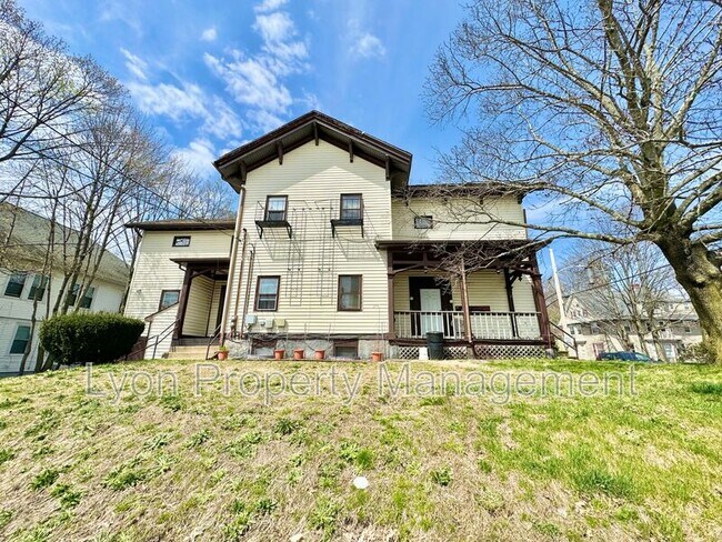 Building Photo - 193 Summit St