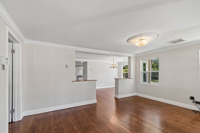 Photo - 734 Elm St (Safety Harbor, FL) House