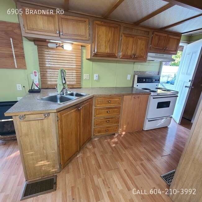 Building Photo - Utilities Included-Cozy Mobile Home