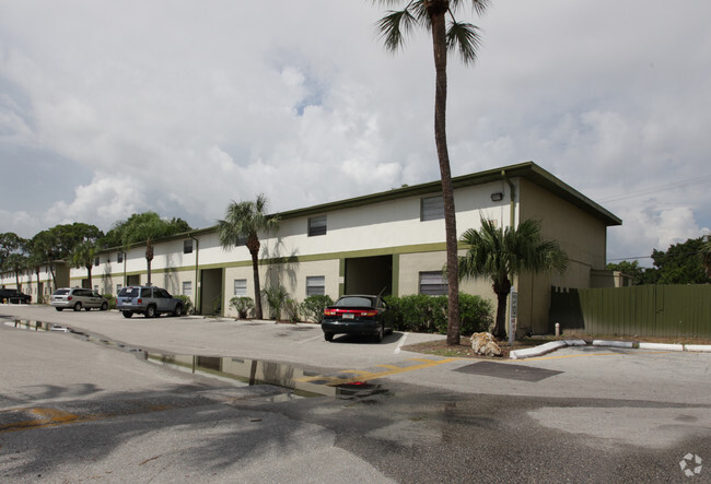 Harbor East Apartments - Harbor Palms Apts