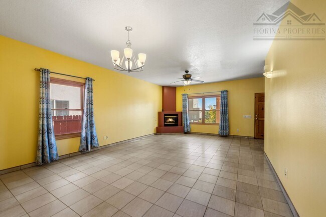 Foto del edificio - 1 MO. FREE RENT! Serene Pueblo-Style Home in Tierra Contenta