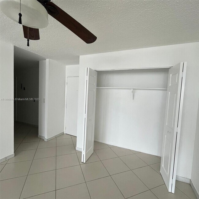 Foto del edificio - 6770 Indian Creek Dr