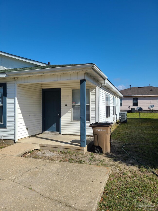 Building Photo - 1804 W Belmont St