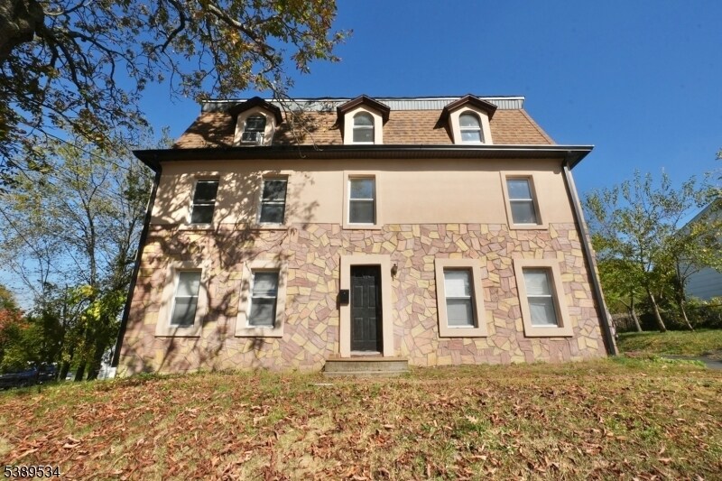 Foto principal - 236 W Mt Pleasant Ave