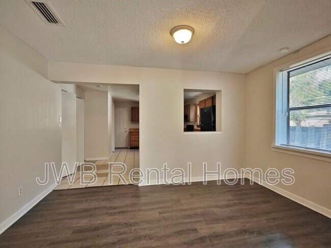 Foto del edificio - 7040 Alan Ave