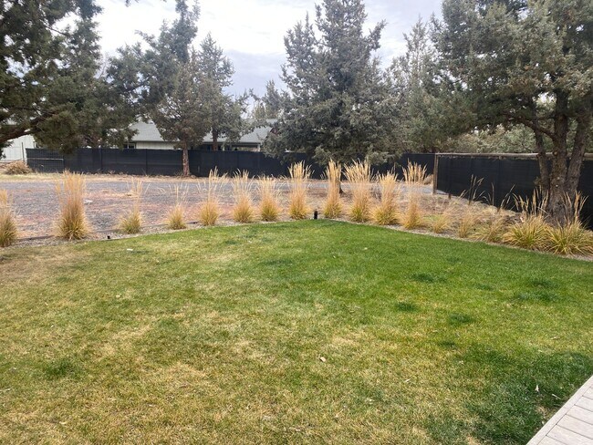 Building Photo - Cozy updated home in Crooked River Ranch o...