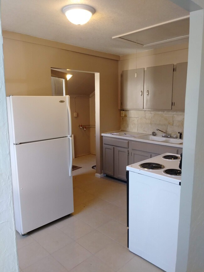 Kitchen - 3422 SW 12th St