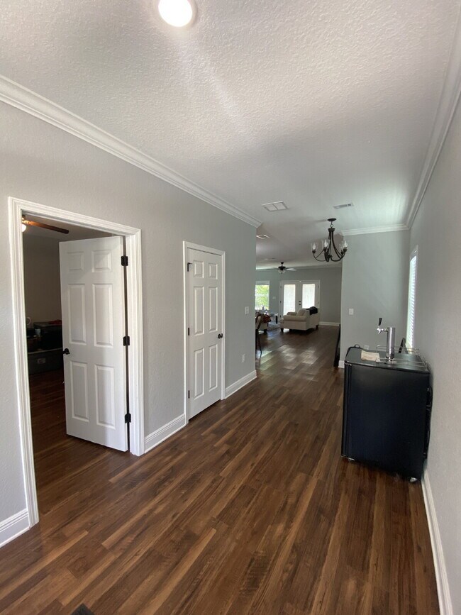 Building Photo - Situated in DeVillier's Square within convenient walking distance to Palafox, this contemporary r...