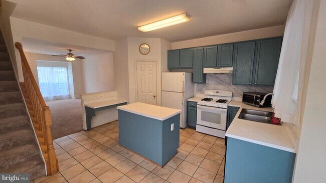 Building Photo - 2441 Old Farmhouse Ct