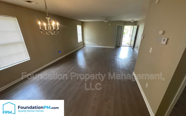 Building Photo - 10009 Chariden Dr