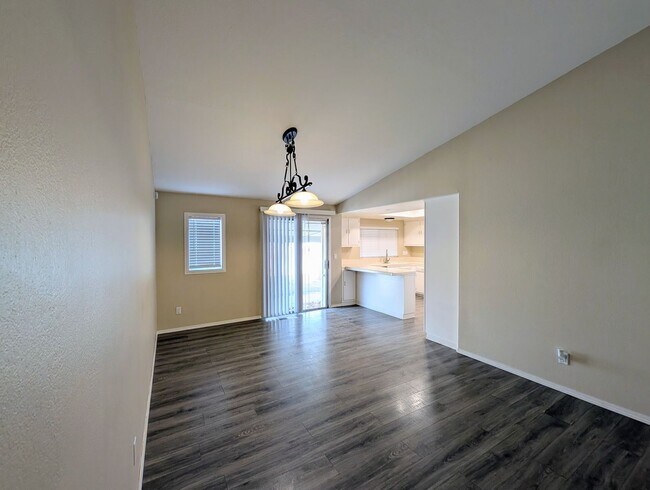 Foto del edificio - Gorgeous 4 Bed Home in South Reno