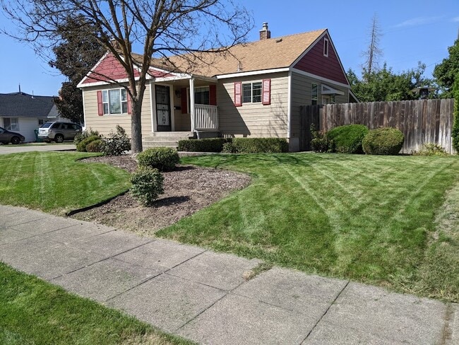 Building Photo - 2310 W Kiernan Ave