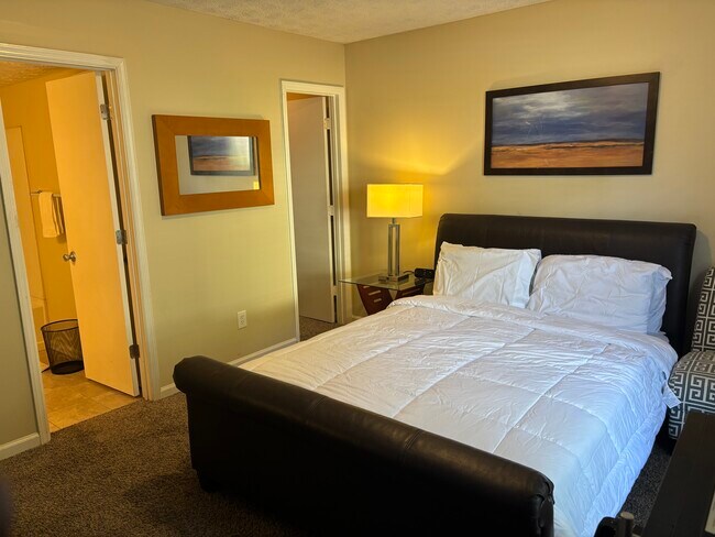 Foto del edificio - 5300 Forest Downs Ln