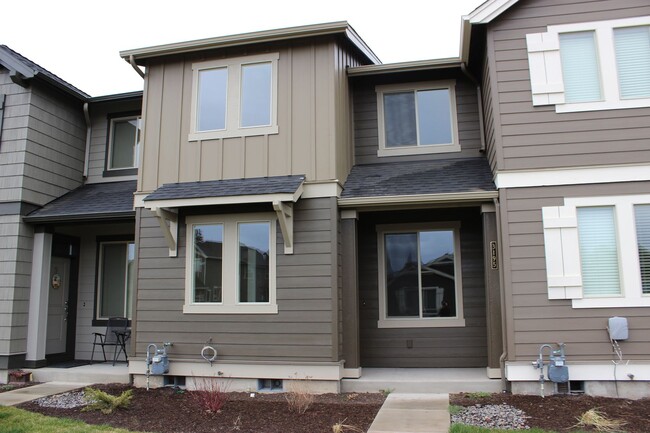 Building Photo - Pahlisch Townhome in SW Redmond