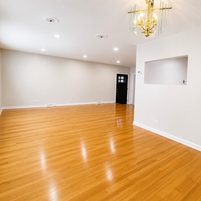 Foto del edificio - 7011 Hamlin Ave