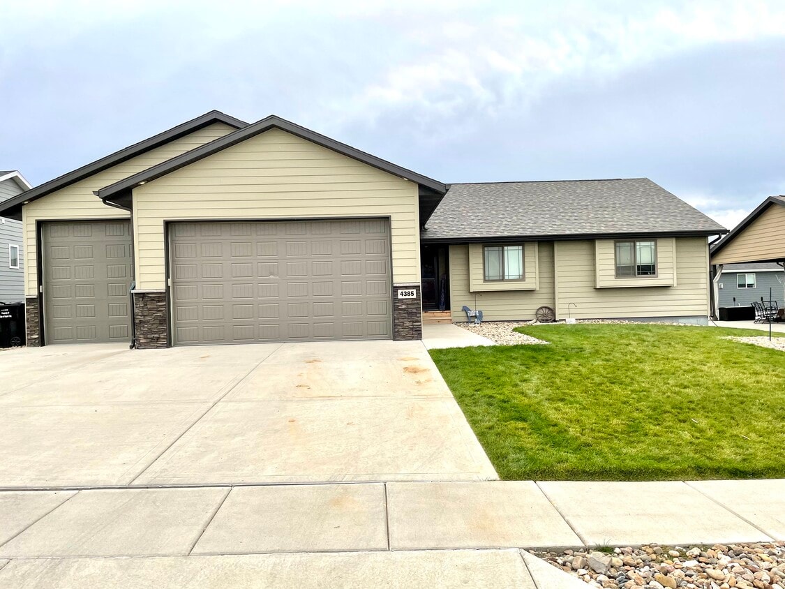 4385 Vinecliff Dr, Rapid City, SD 57703 House Rental in Rapid City