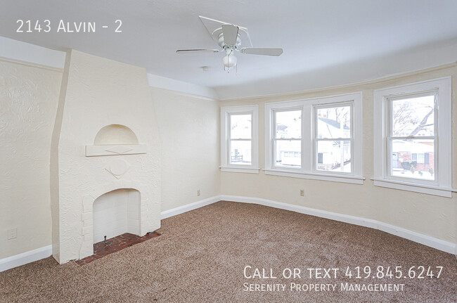 Building Photo - ?? Snag This Lucky Apartment Before the Le...