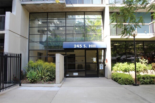 Foto del edificio - 255 S Hill St
