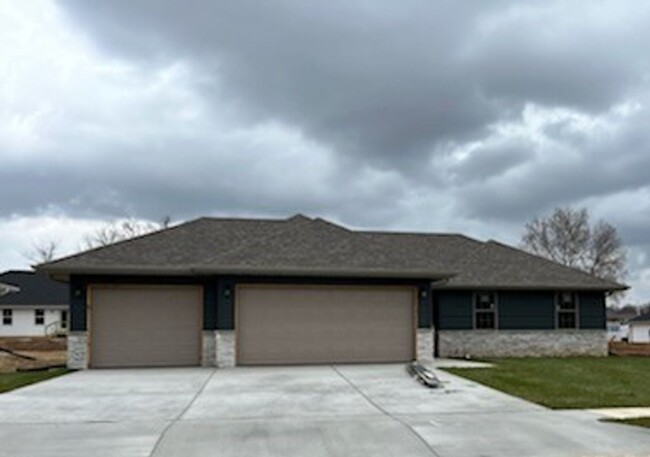 Building Photo - 1-year old, 3 Bedroom Home In Willard Scho...