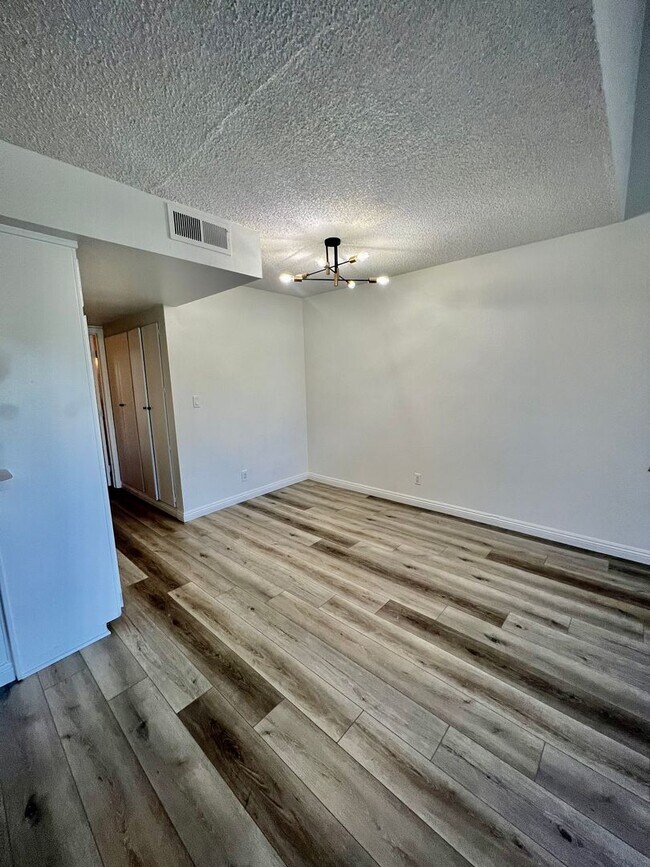 Foto del edificio - Georgous Calabasas Condo