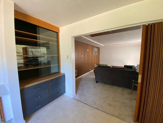 Photo - Lewis & Clark Graduate/Law Students ONLY Apartment