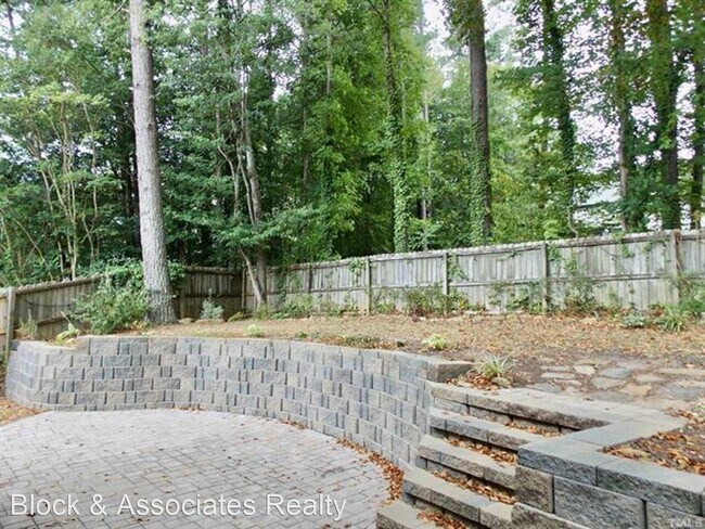 Building Photo - 3 br, 2.5 bath House - 3817 Hollycrest Court