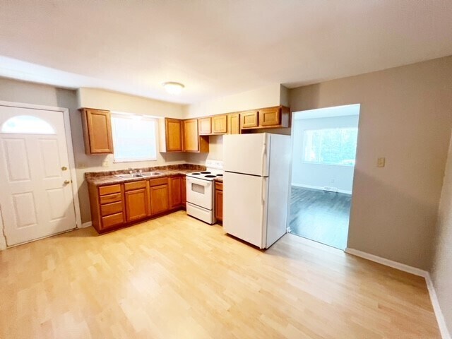 Building Photo - 4647 CRESTVIEW AVENUE