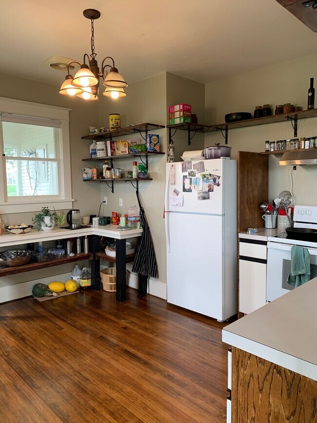 Foto del edificio - Ranch Style Farm House!