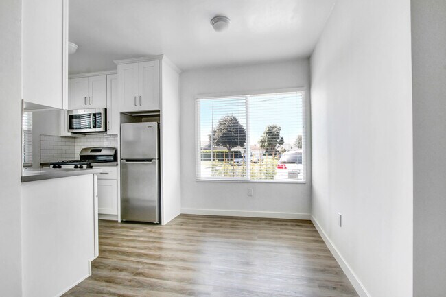 Building Photo - 12405 Aneta St