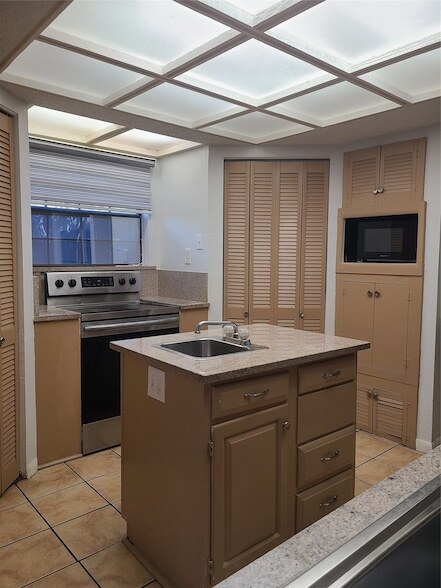 Building Photo - 305 Centennial Blvd