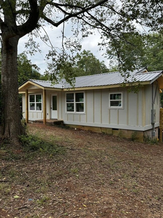 Foto del edificio - Charming Remodel in Normaltown