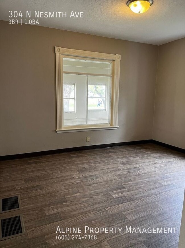 Building Photo - Affordable 3 Bed/1 Bath with Garage and Fe...