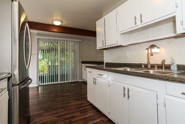 Building Photo - 70 Edgecombe Dr